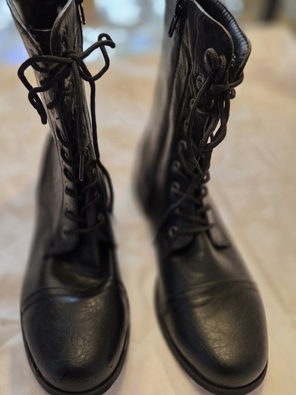 New black lace up mid cap fashion boots size 8.5.
